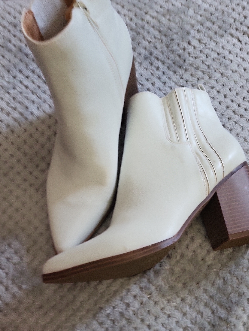 Indigo Rd Cream Ankle Booties with Stacked Brown‎ Heel 8.5